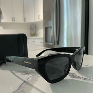 Brand new Givenchy 52mm Cat Eye Sunglasses with case and cloth
